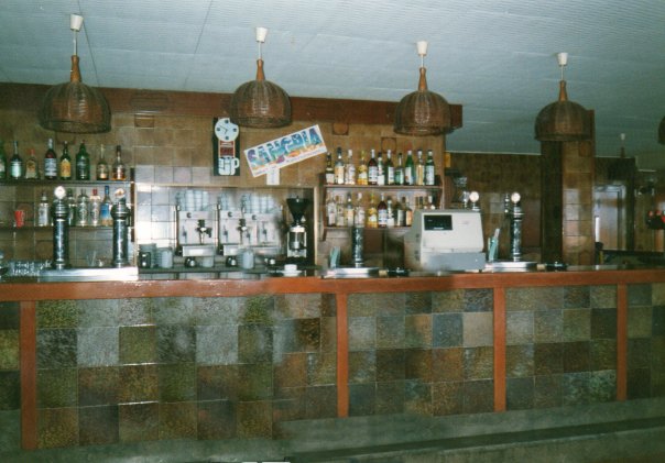 Fotografia de la barra del bar del càmping Albatros de Gavà Mar